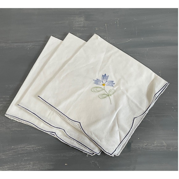 Other - Vintage White Cloth Napkins Set of 3 Blue Floral Embroidery Scalloped Edge 16x17